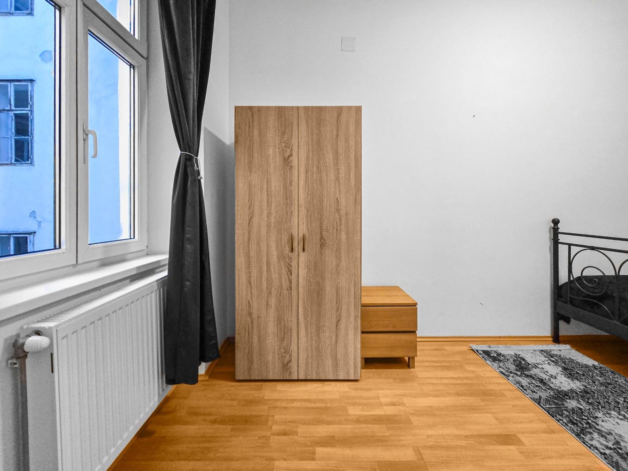 Modern Three-Bedroom, Triple King Beds Vienna Exterior photo